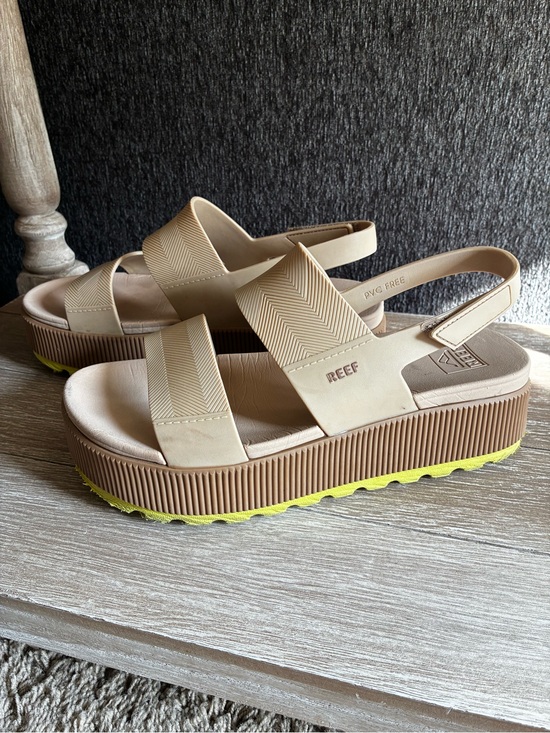 Reef Shoes - Reef Water Vista Higher Platform Sandals In Tan With Lime Green Accent